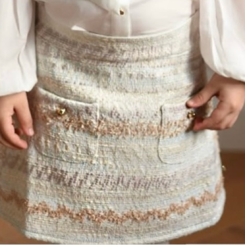 Lrdmpetits brand skirt 
Elegant Cream and Gold Women's Skirt